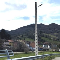 Suporte de poste para Farol - para Coluna e Parede - Aço Galvanizado - 50cm