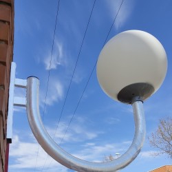 Suporte Curvo de poste para Farol - para Coluna e Parede - Aço Galvanizado - 1m.